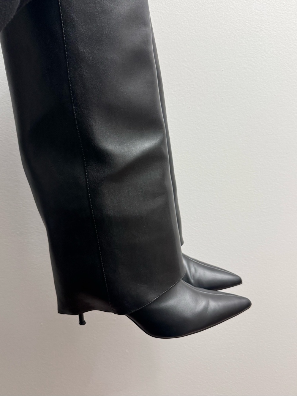 Zara Black Pointed-Toe Knee-High Heeled Boots